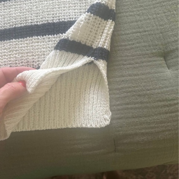 Jessica Simpson Striped Women's Sweater - Picture 4 of 4